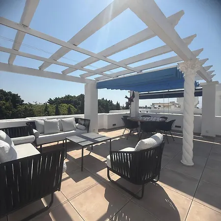 West-facing Penthouse Roof Terrace Overlooking Pool Walk To Tennis And Golf In Benavista Appartamento Estepona