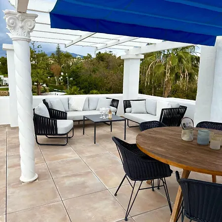West-facing Penthouse Roof Terrace Overlooking Pool Walk To Tennis And Golf In Benavista Appartamento